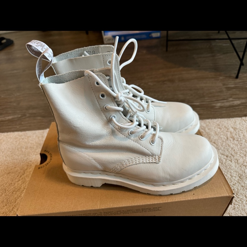 Dr Martens 1460 MONO SMOOTH LEATHER LACE UP BOOTS